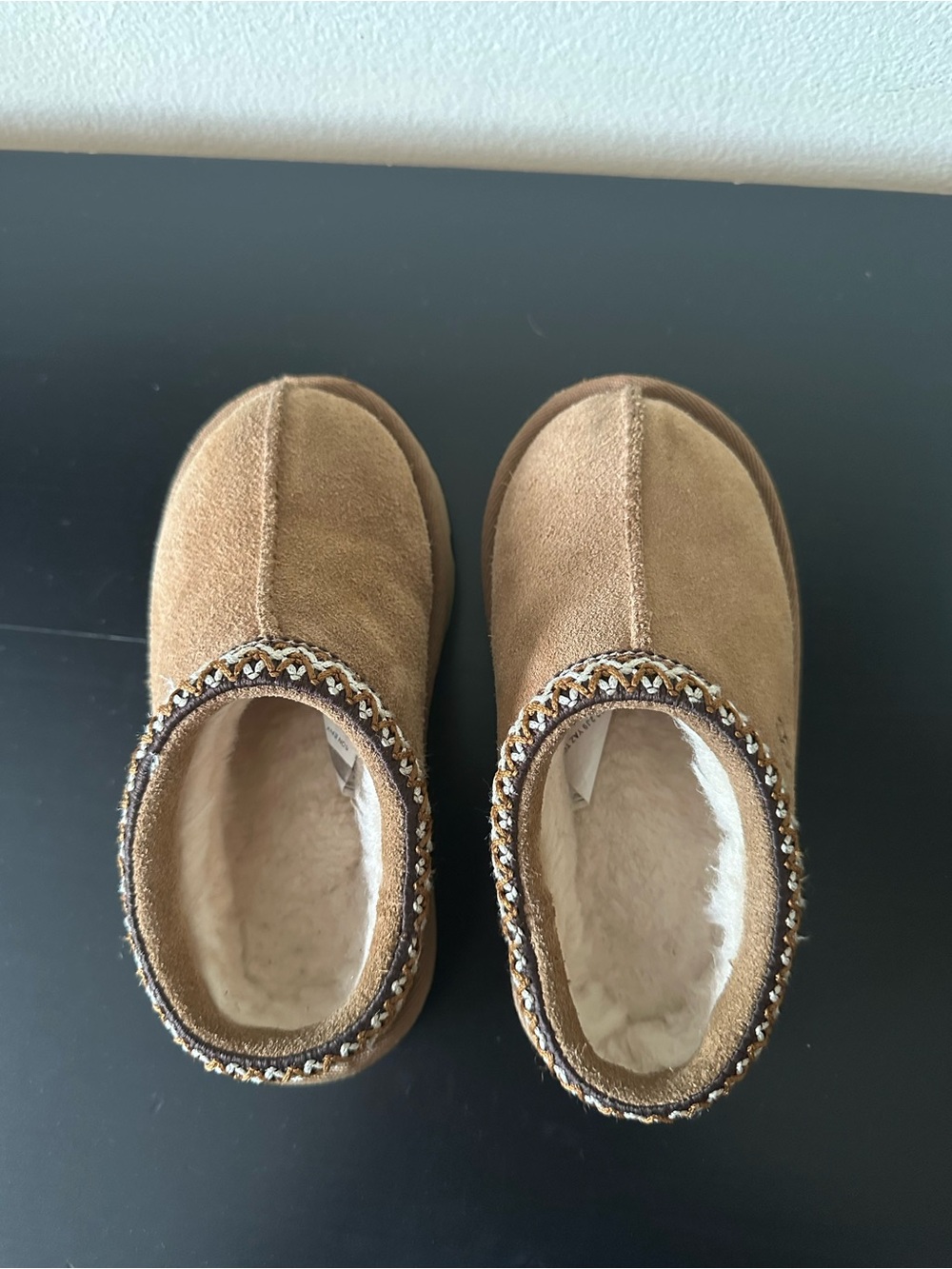 UGG - Picture 7 of 8